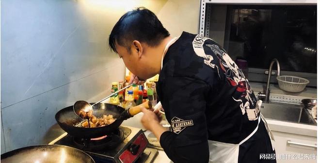 磊的“虚假人设”难怪贾冰越来越红麻将胡了沈腾一句话彻底揭开了黄(图2)