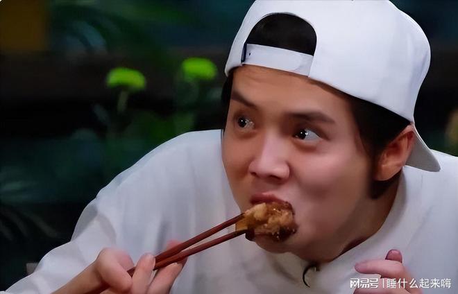 磊的“虚假人设”难怪贾冰越来越红麻将胡了沈腾一句话彻底揭开了黄(图28)