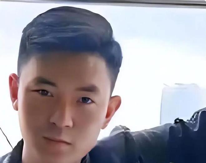 妈近况曝光！摆摊卖甜品想踏出重生第一步PG电子麻将胡了“重庆姐弟坠亡案”妈
