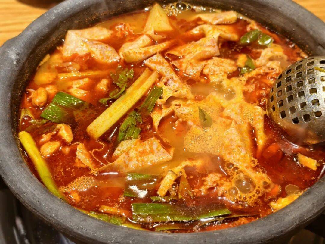 锅季：鲜切风潮、地域特色与性价比PG电子麻将胡了2透视叮咚买菜火